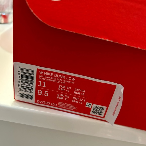 Nike Dunk Low - Picture 2 of 4